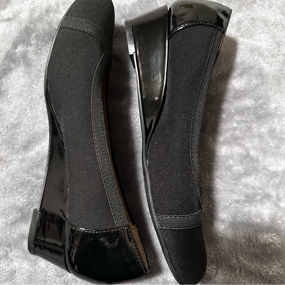 Kelly & Katie Black Wedge Pumps - Picture 5 of 8